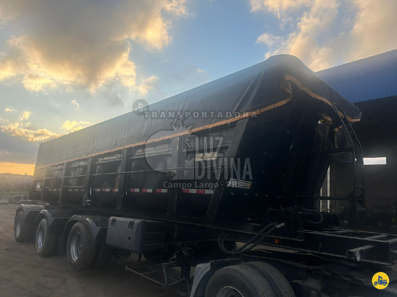 CARRETA SEMI-REBOQUE BASCULANTE Transportadora Luz Divina  CAMPO LARGO PARANÁ PR